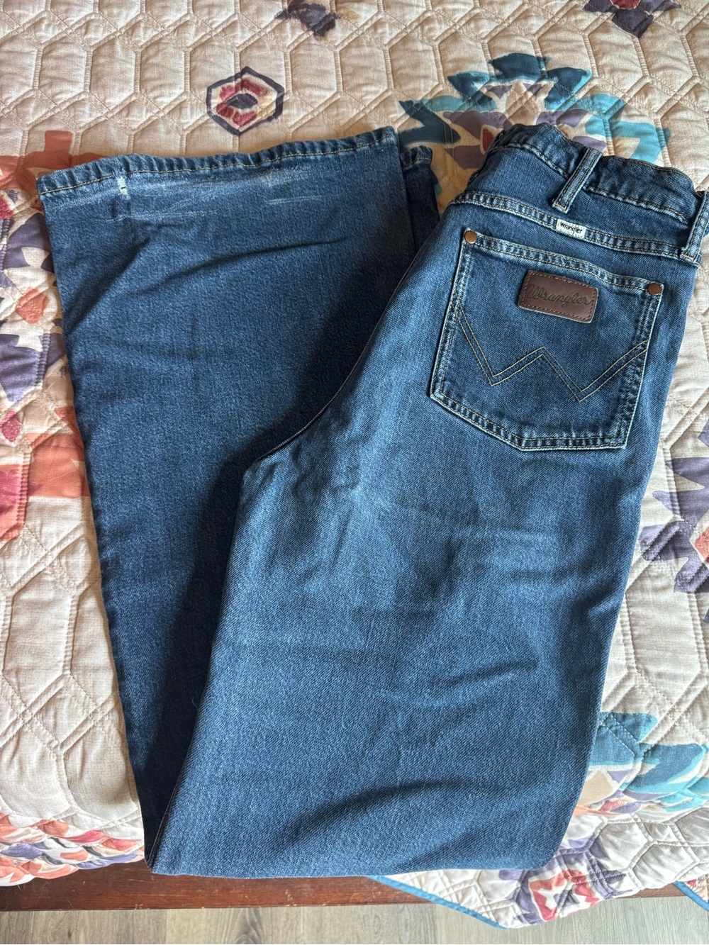 Wrangler Women’s Dark Blue Flare Jeans. Minimal wear on bottoms, as pictured.
